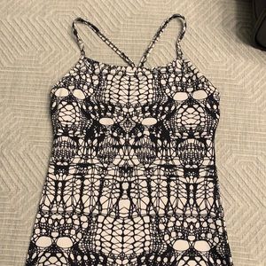 Lululemon black and white tank